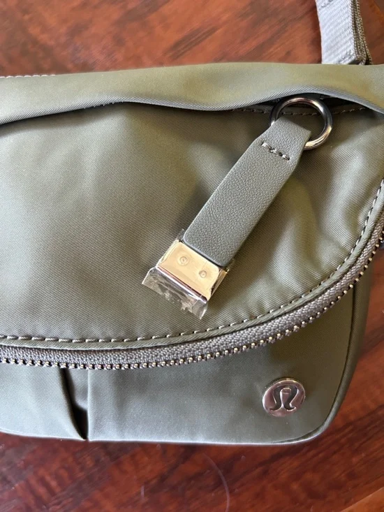 LULULEMON NWOT All Night Festival Olive Crossbody BAG - Picture 5 of 5